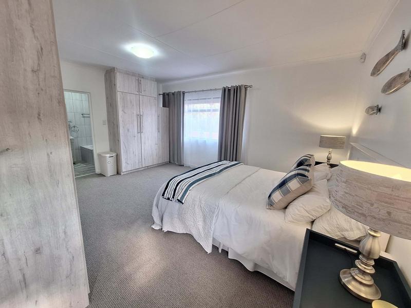 5 Bedroom Property for Sale in Reebok Western Cape